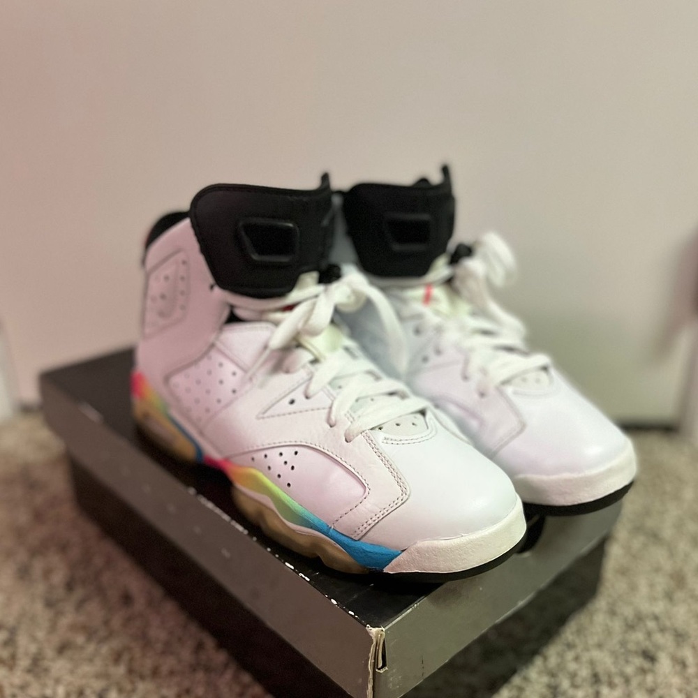 Jordan 6 Retro Pink Flash 2013 (GS) Size 6Y, 7.5 Women